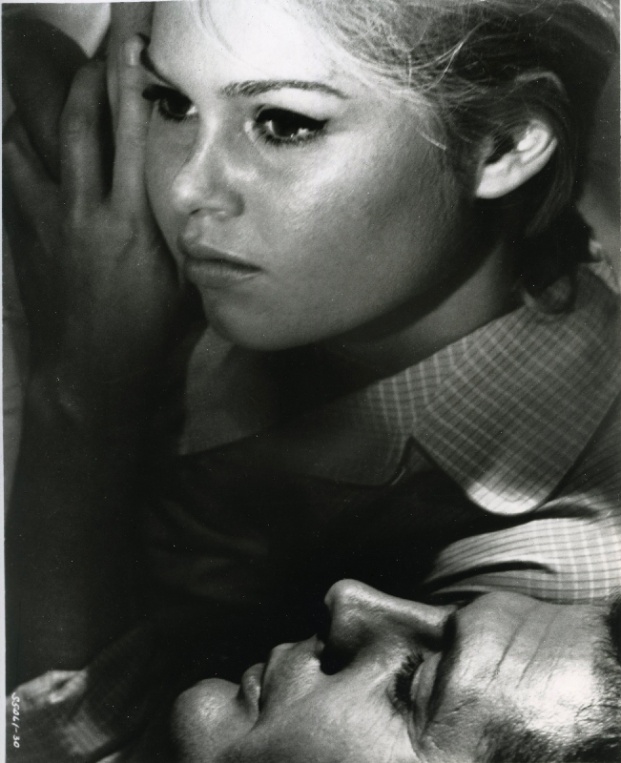 Photographe-de-studio-de-cinéma-français-Lactrice-française-Brigitte-Bardot-et-lacteur-italien-Marcello-Mastroianni-dans-le-film-A-Very-Private-Affair-1962