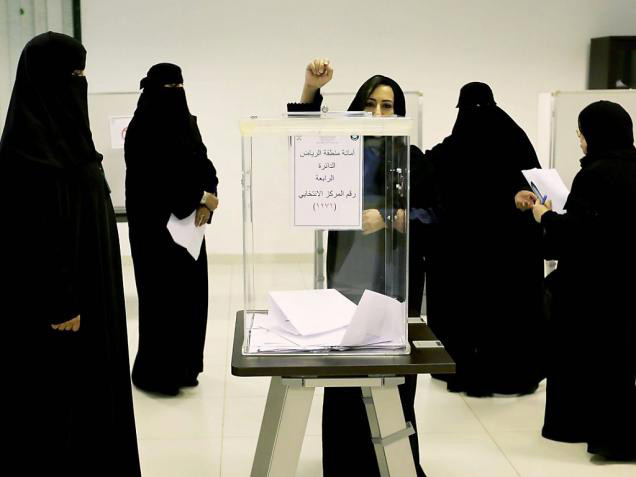 Arabie-Saoudite-les-femmes-ont-vote-pour-la-premiere-fois2