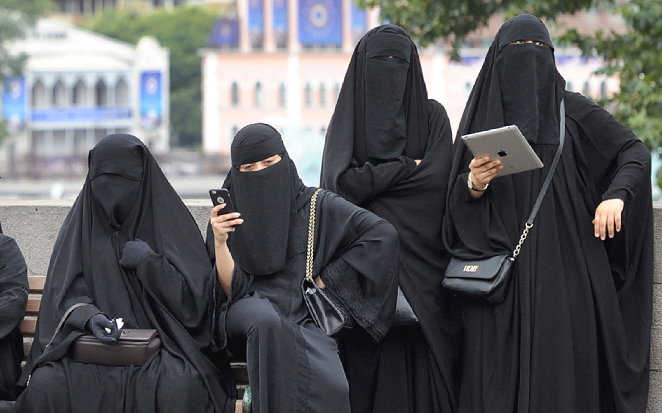 La burqa  interdite de commercialisation au Maroc 