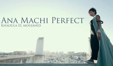 Ana machi perfect : le nouveau clip de Khaoula Moujahid
