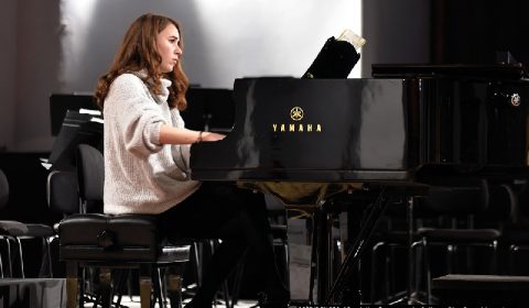 LIFE14-Dina-Bensaid-au-piano-©Fondation-Tenor-pour-la-Culture