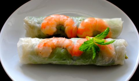 Rouleaux-de-printemps-crevettes-et-legumes