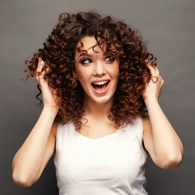 cheveux--bouclee