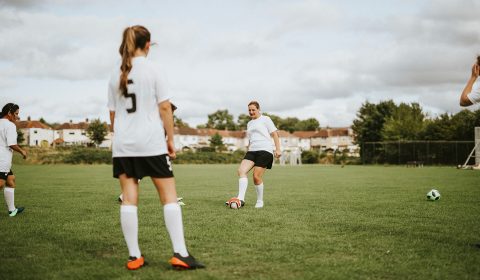 femme-football-players